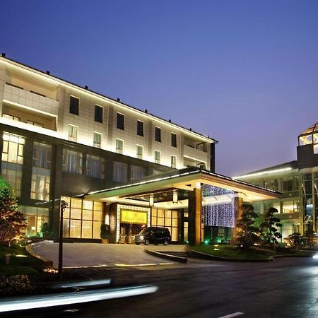 Royal Tulip Hotel Zhujiajiao Shanghai Exterior photo