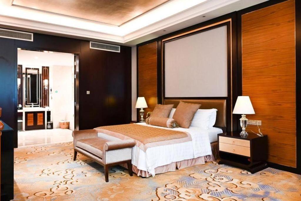 Royal Tulip Hotel Zhujiajiao Shanghai Exterior photo