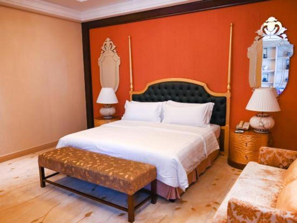 Royal Tulip Hotel Zhujiajiao Shanghai Exterior photo